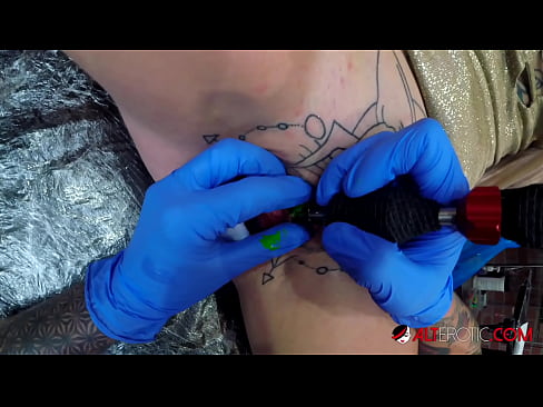 ❤️ Ekstremt tatovert hottie Sully Savage tok en tatovering på klitoris ❤️❌ Porno ved no.cbddeluxe.top ﹏